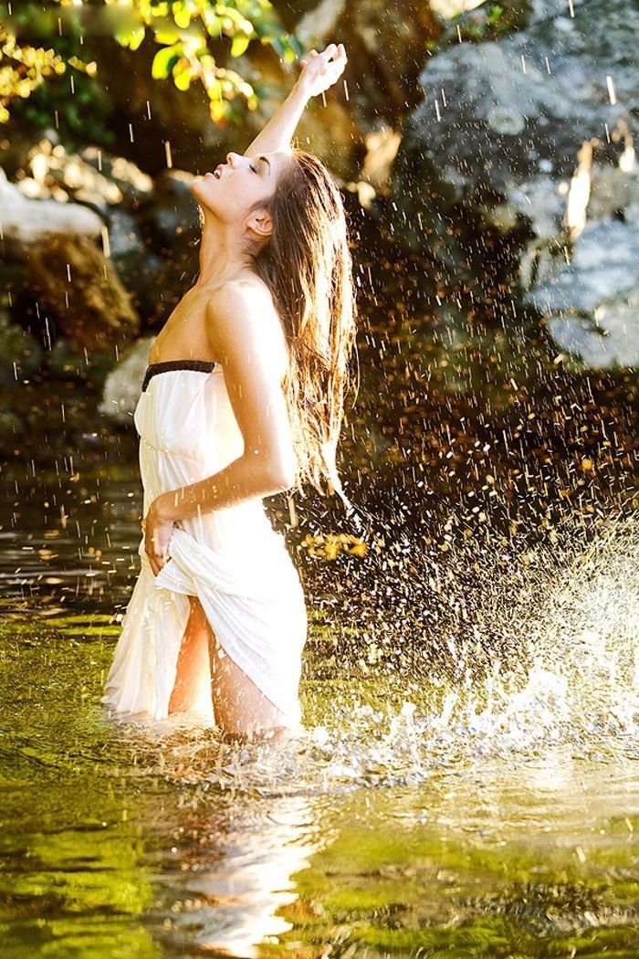 Marie Avgeropoulos in Khartoum