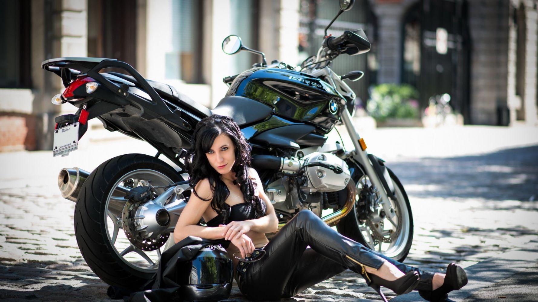 Fresh photos, fresh mood — European women on bikes online in Khartoum