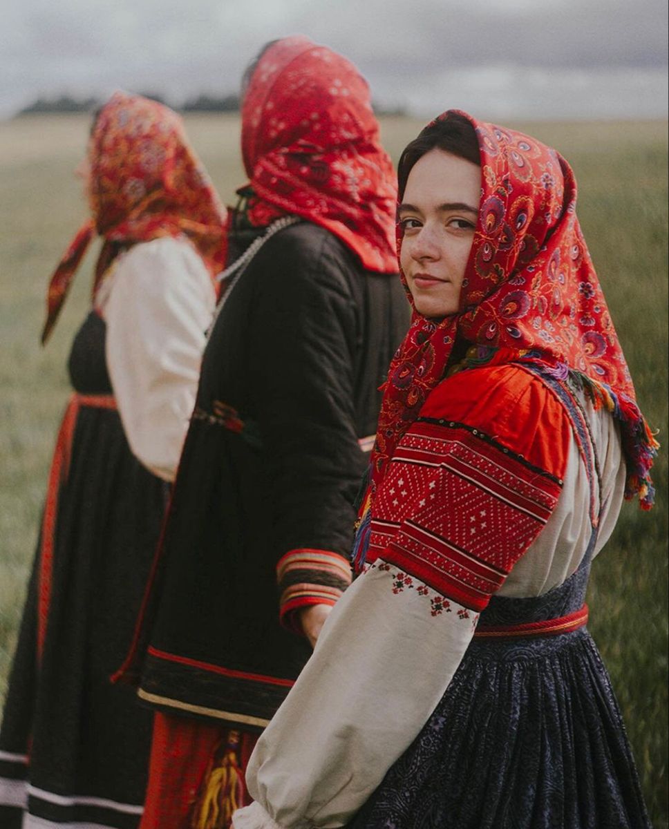 Women in Slavic costumes’s look of the day — catch her live in Khartoum