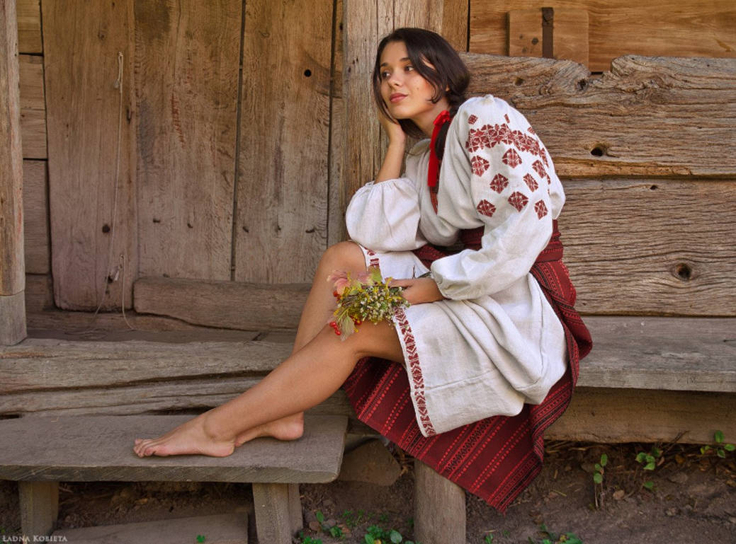 Fresh photos, fresh mood — Women in Slavic costumes online in Khartoum