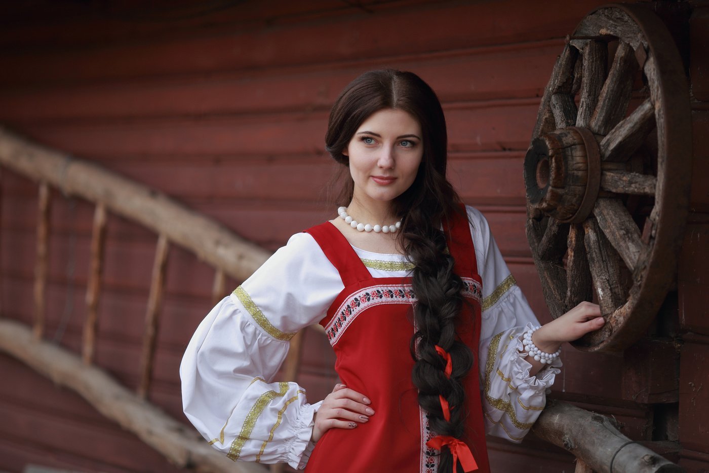 Girls in Slavic costumes’s look of the day — catch her live in Khartoum