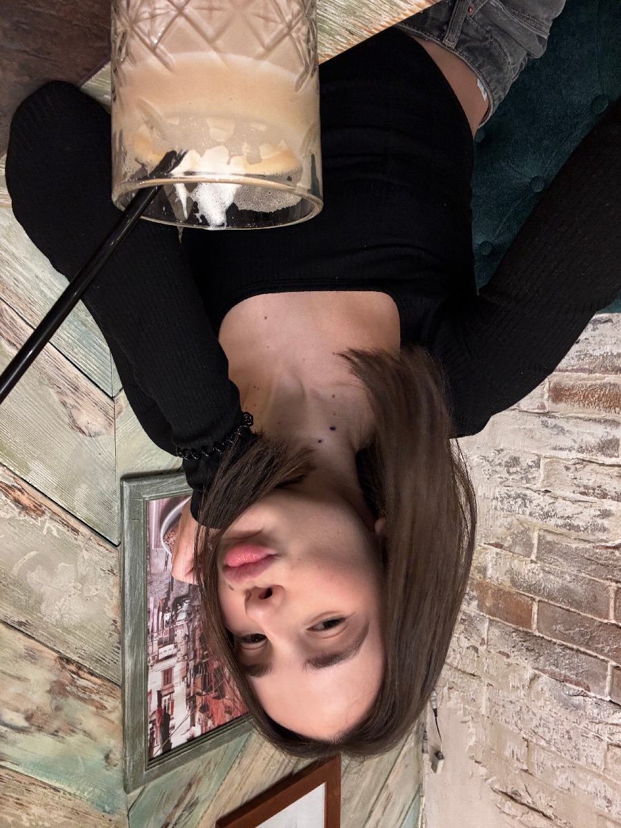 Fresh photos, fresh mood — Tina online in Khartoum